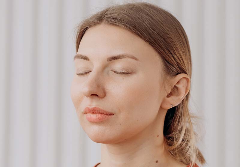 détendre les muscles du visage vous aide à dormir