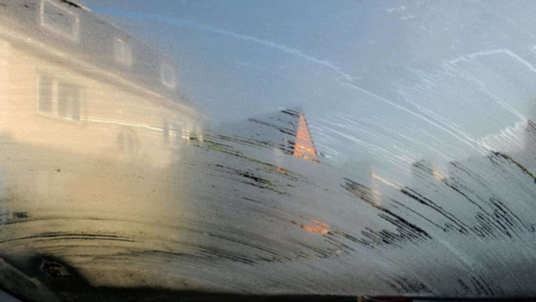astuces pour des vitres de voiture bien propres