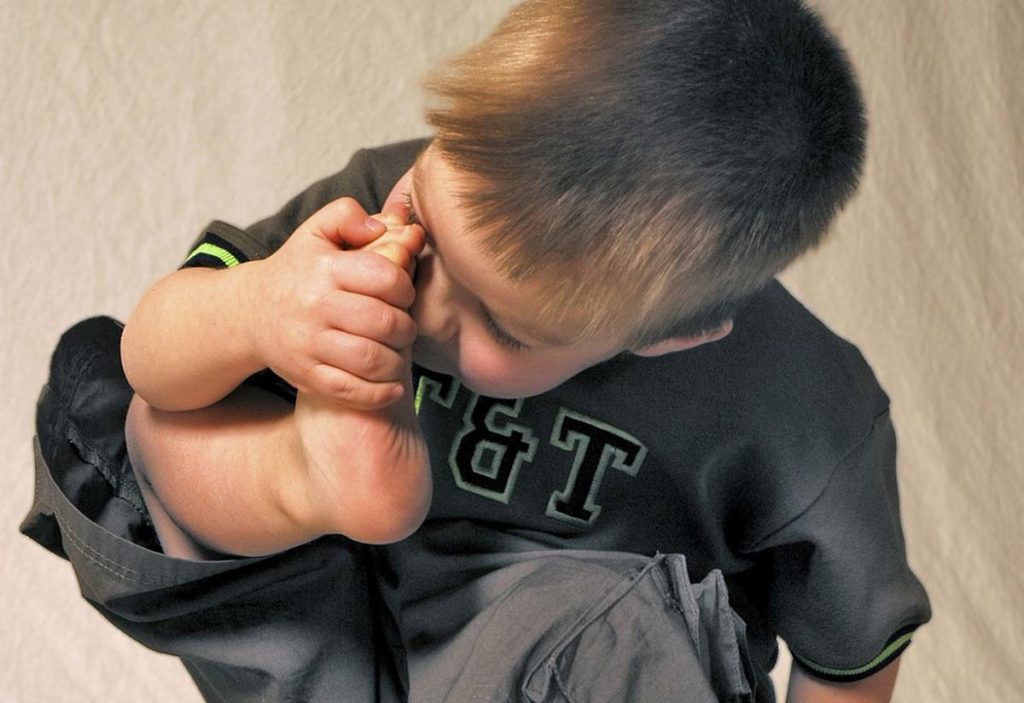 Pieds puants ? Essayez ces 6 remèdes maison contre les odeurs de