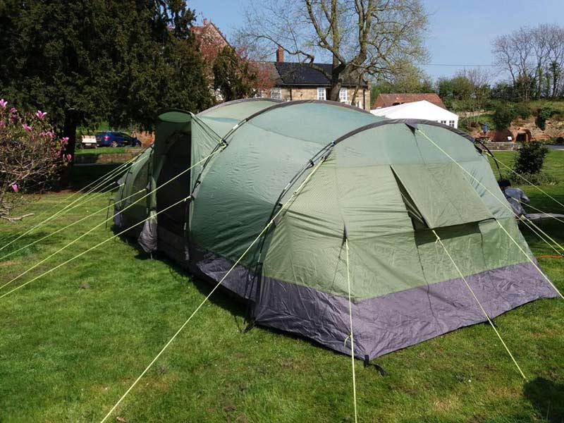 Une tente avec une imprégnation de silicone.