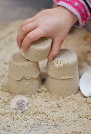 sable magique : sable farine et huile
