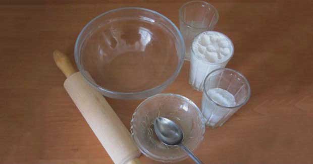 Ustensiles et ingrédients pour la pâte à sel
